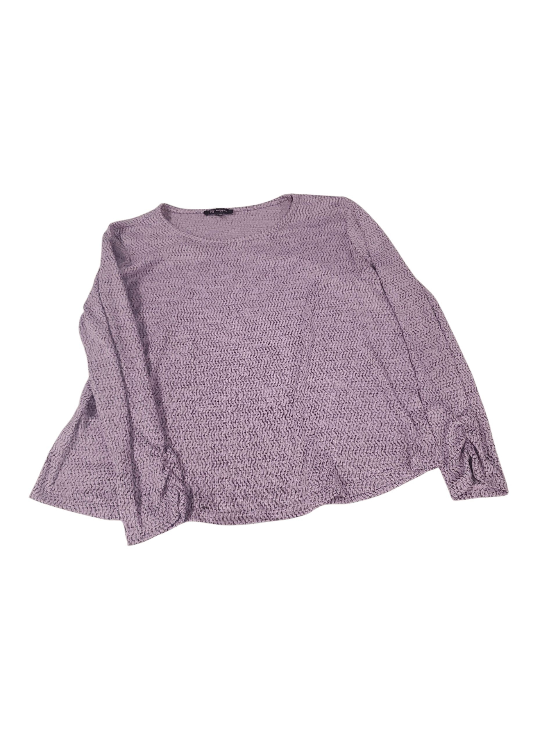 Woman’s shirt size XL