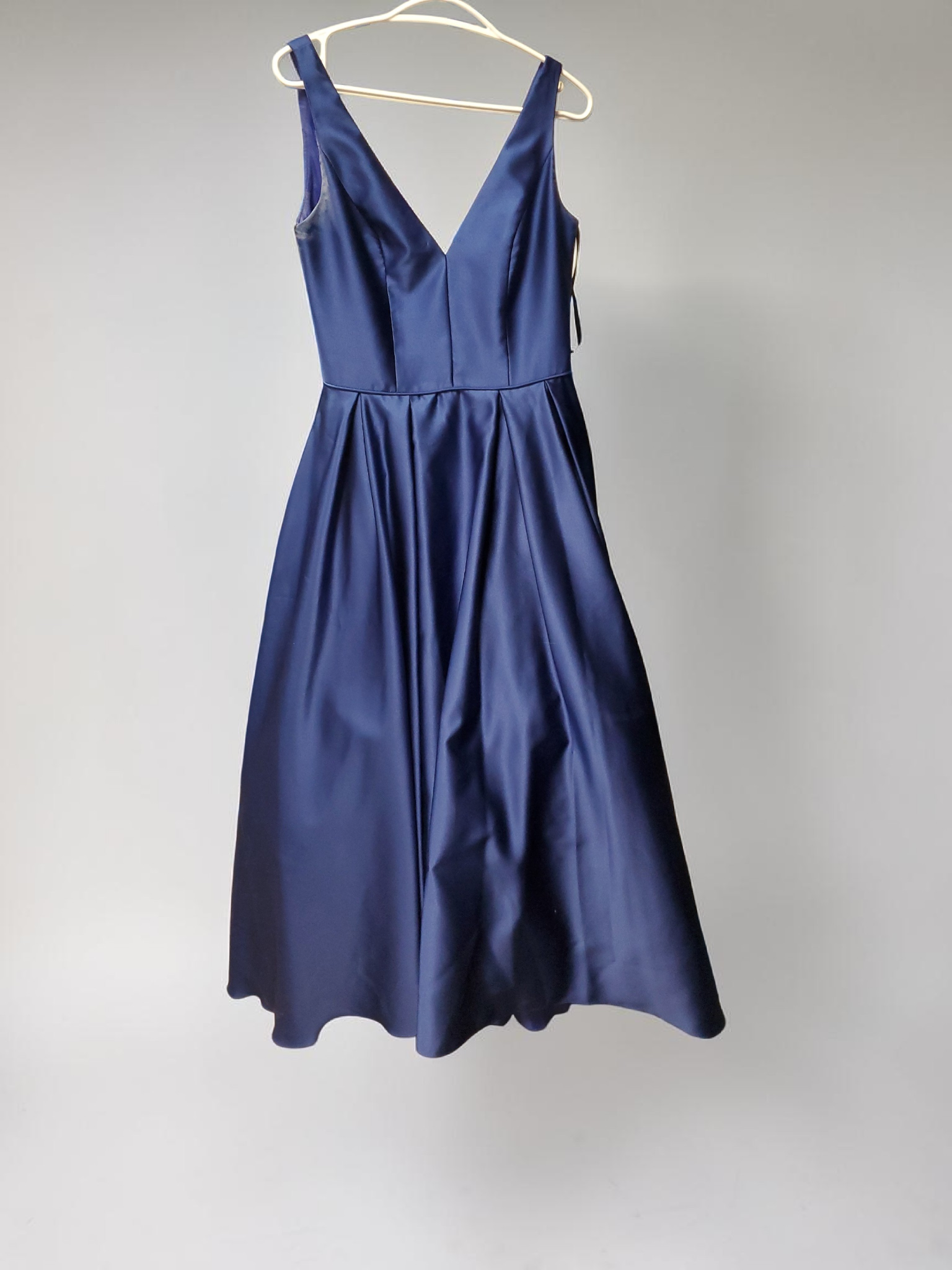 Womans Size 6 Dress (staining under arms)