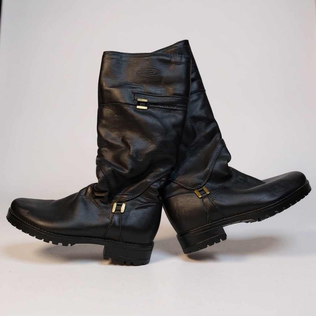 Women’s Leather Insulated Size 7 Boots Made in Canada