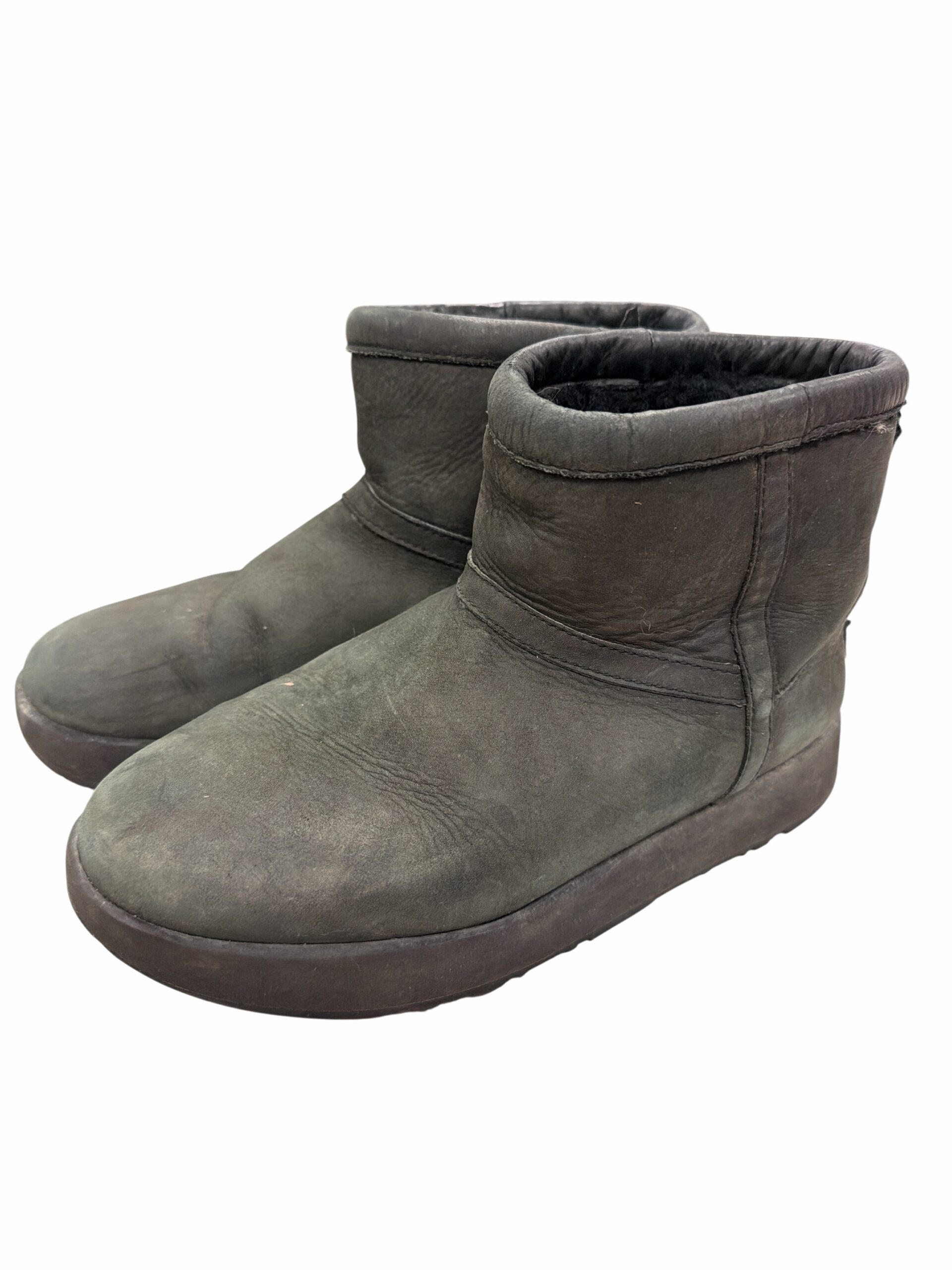Womens 9 UGG’s