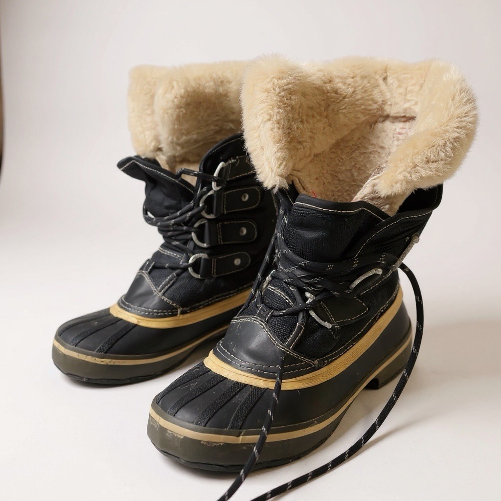 Womens size 6 Winter Boots