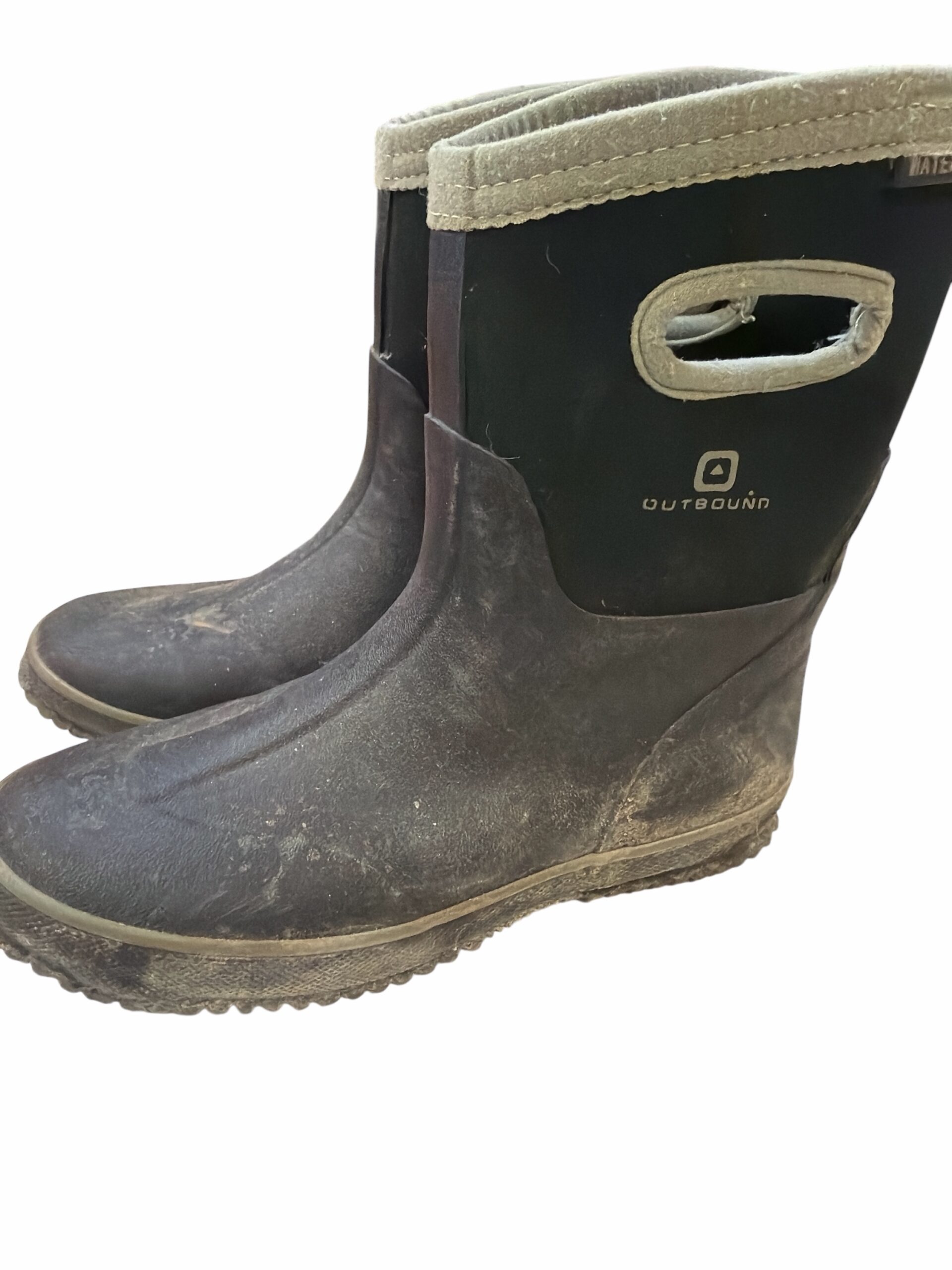 Kids size 4 rubber boots